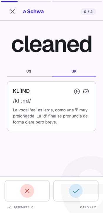 Pantalla de práctica de Schwa con la tarjeta de la palabra 'cleaned', su transcripción fonética UK y los botones de acierto y fallo